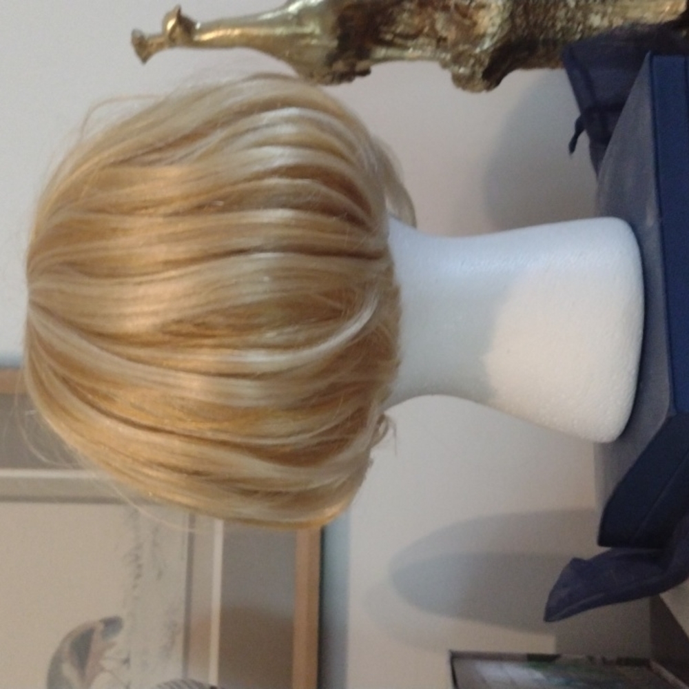 Wig - Picture 3 of 3
